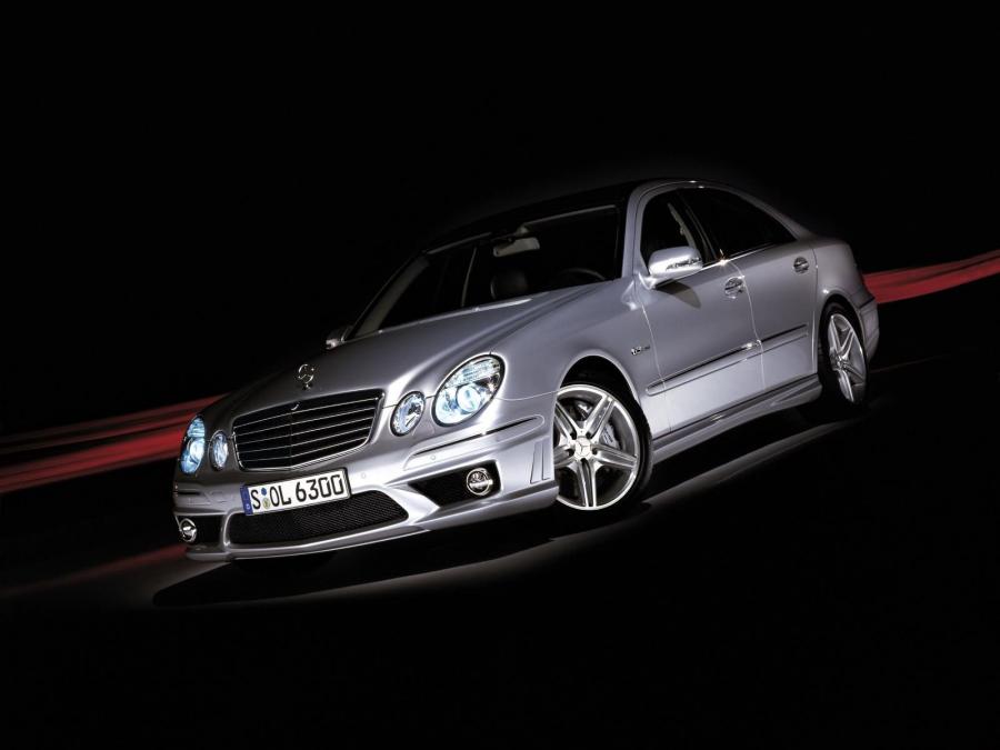  Mercedes-Benz E63 AMG 2006 года  (фото 13 из 22)